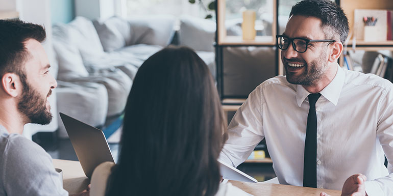 an adviser talking to couple - benefits of going independent